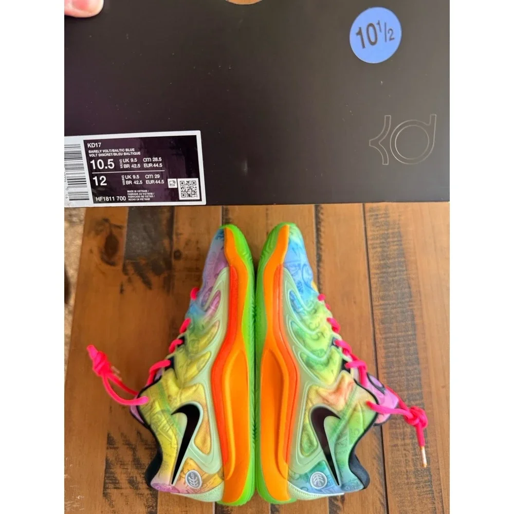Nike while kevin
